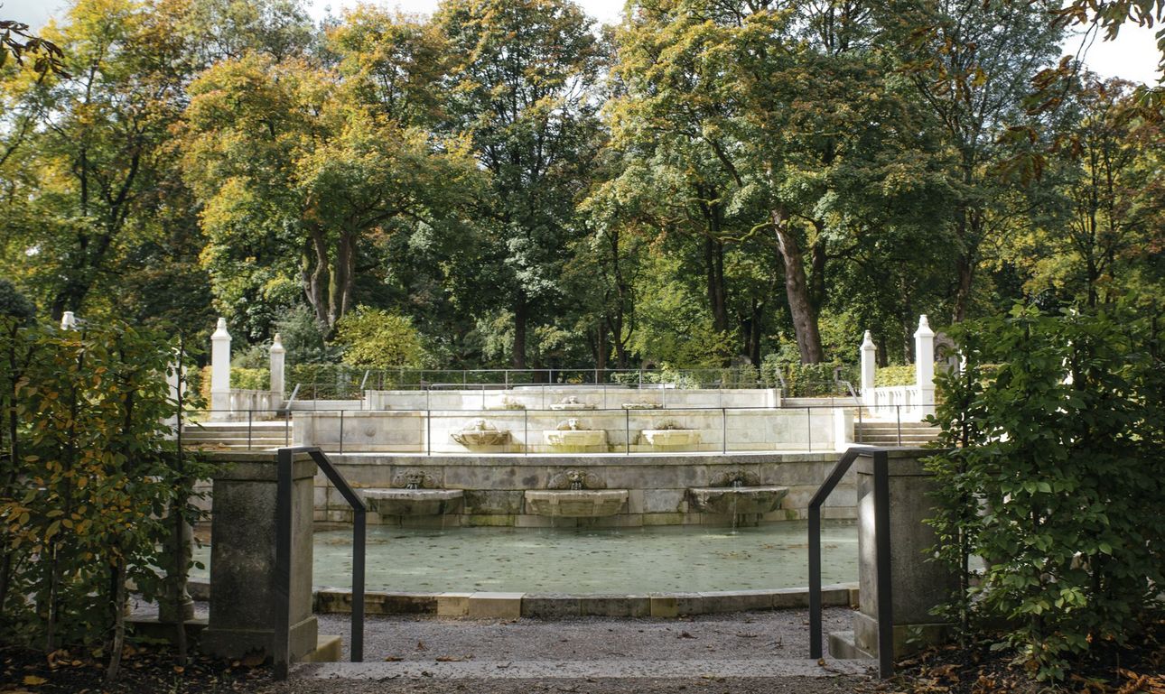 Kaskade Ostfriedhof Brunnen frontal 